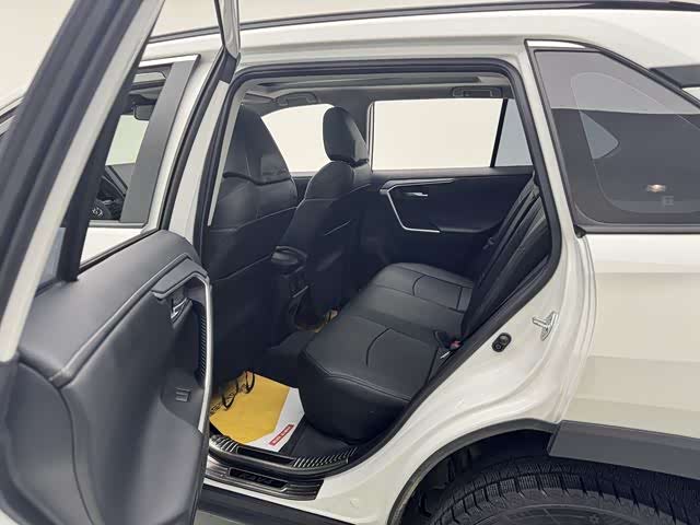 Toyota RAV4 2024 car image #14