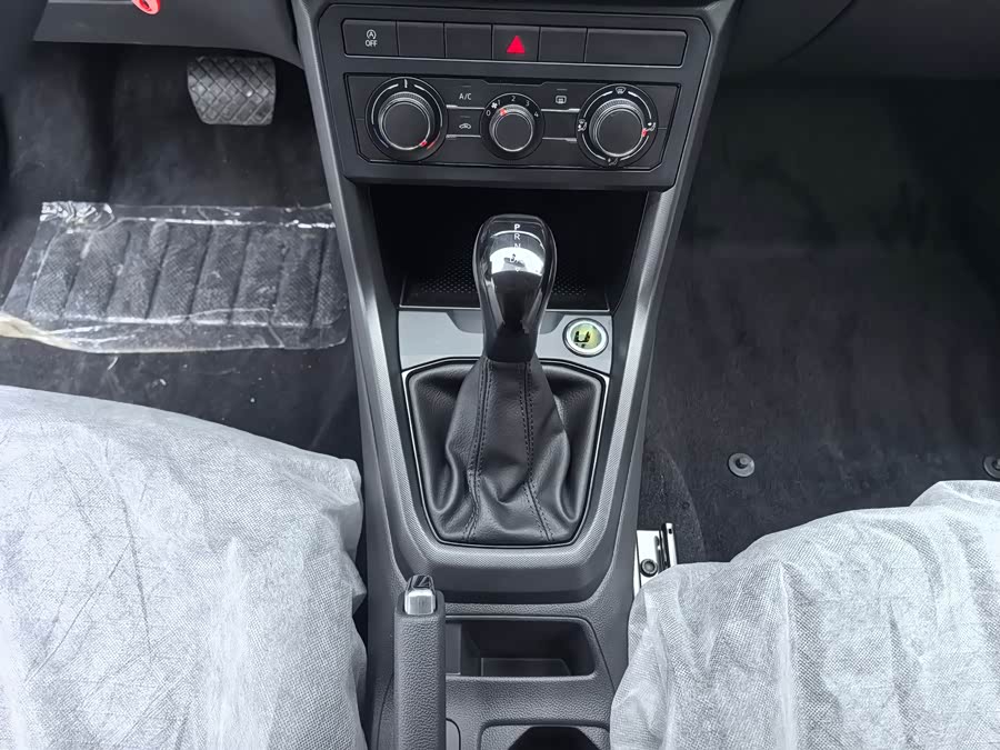 Volkswagen T-Cross 2026 immagine di auto #14