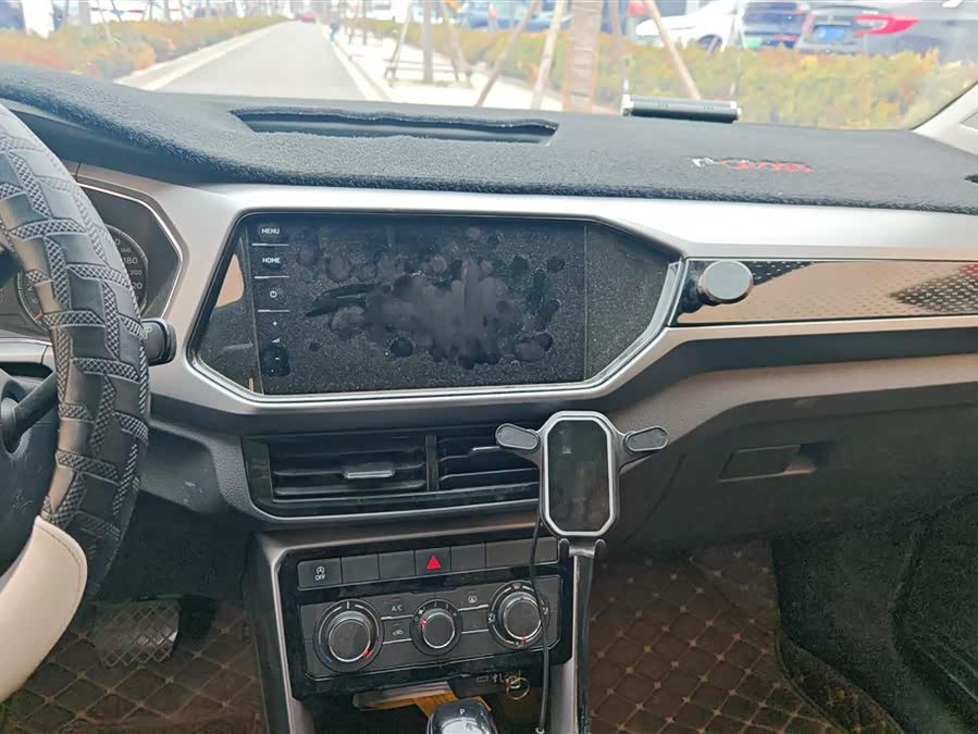 Volkswagen T-Cross 2021 car image #14