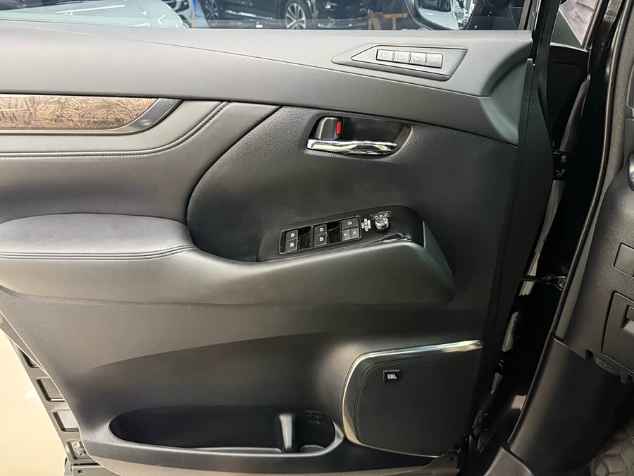 Toyota Alphard 2019 immagine di auto #14