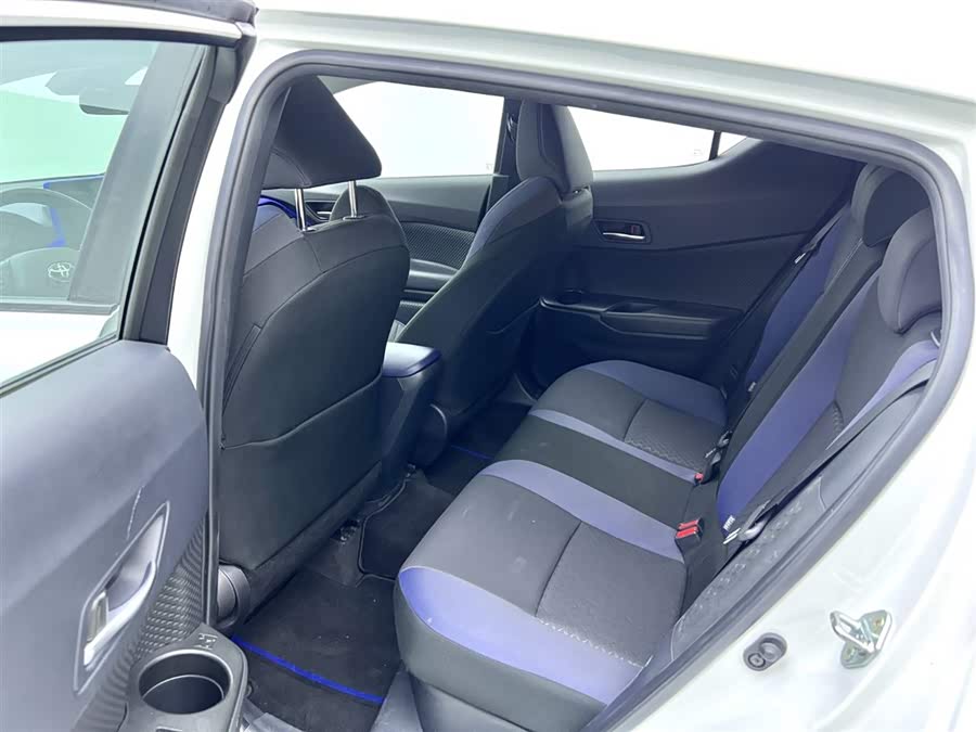 Toyota C-HR 2023 immagine di auto #14