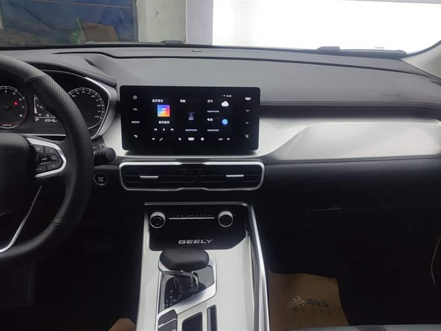 GEELY Coolray 2025 car image #14