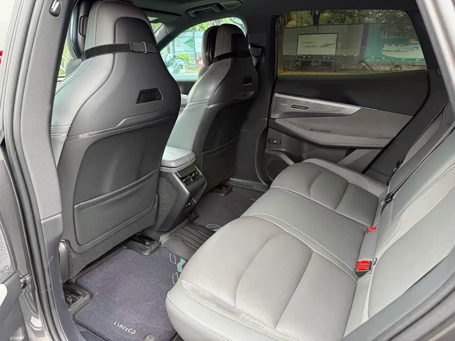 Lynk & Co 08 EM-P 2024 car image #14