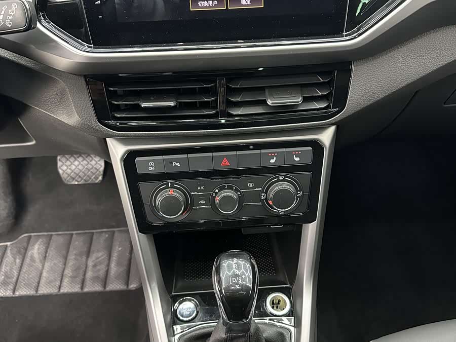 Volkswagen T-Cross 2021 #14 Volkswagen T-Cross 2021 car image #14