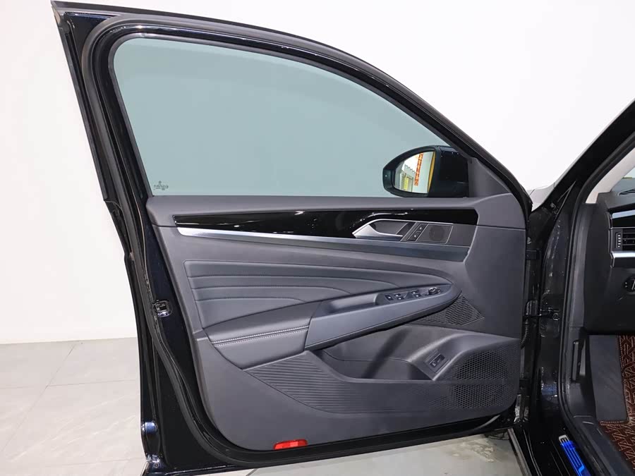 Volkswagen Passat 2025 car image #14