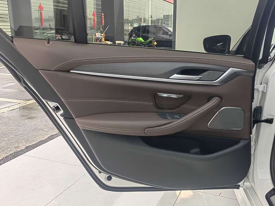 BMW 5 Series 2024 car image #14