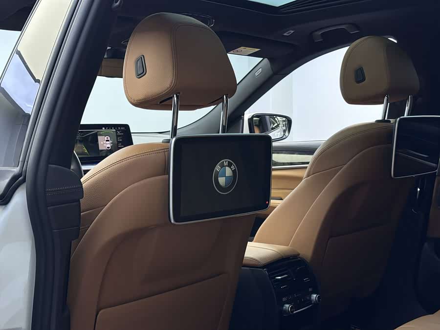 BMW 6 Series GT 2022 immagine di auto #14