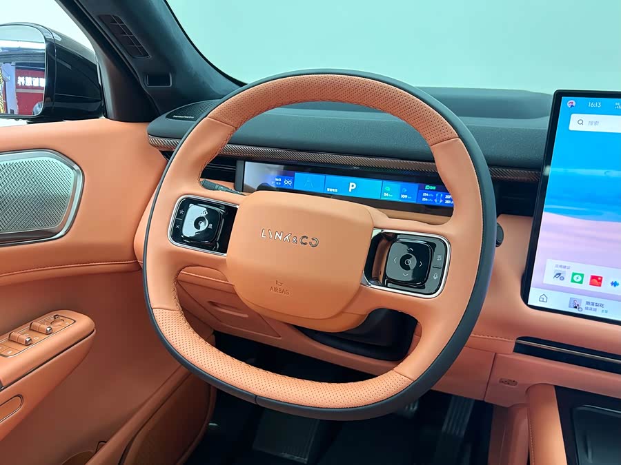 Lynk & Co 900 2025 car image #14