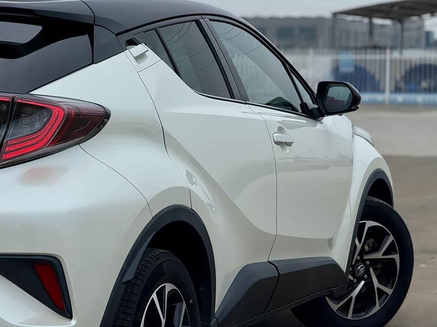 Toyota C-HR 2018 #14 Toyota C-HR 2018 car image #14