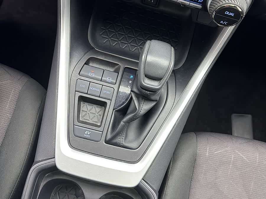 Toyota RAV4 2023 car image #14