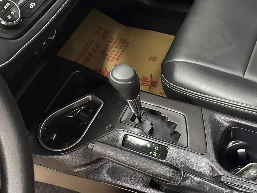 Toyota RAV4 2019 car image #14