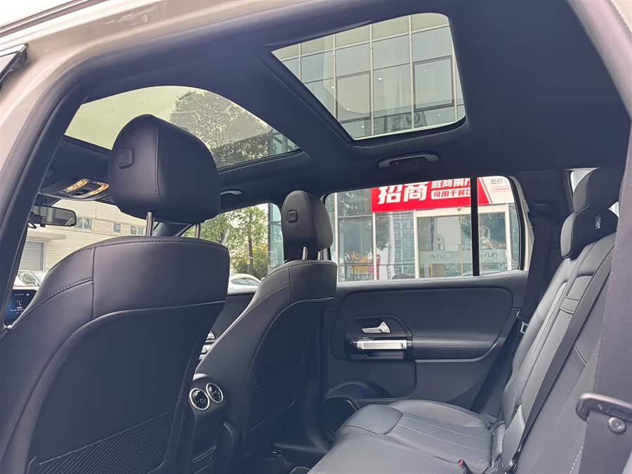 Mercedes-Benz GLB Class 2023 immagine di auto #14