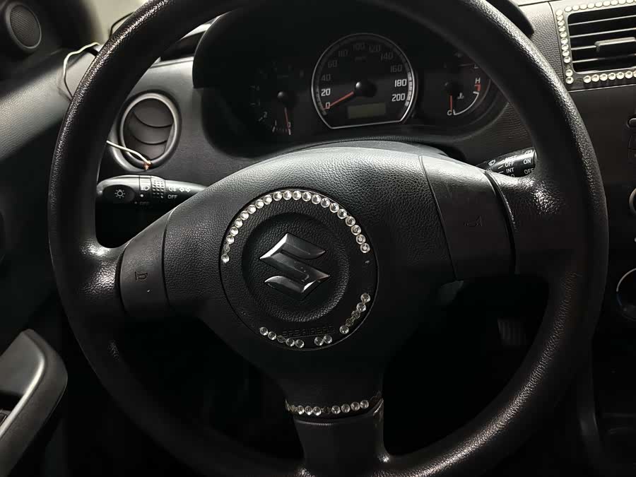 Suzuki Swift 2011 car image #14
