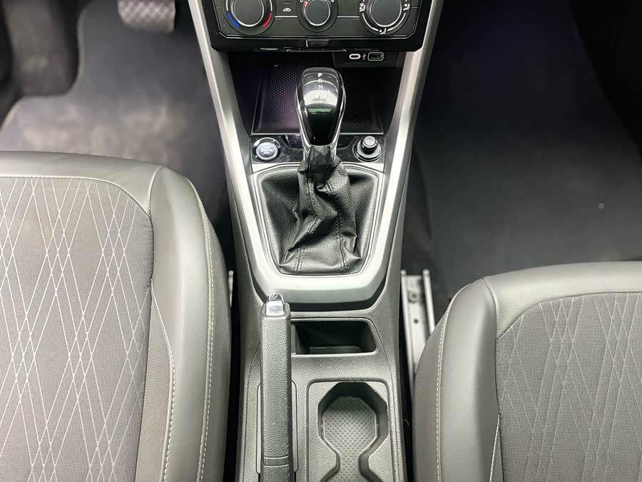 Volkswagen Passat 2023 car image #14