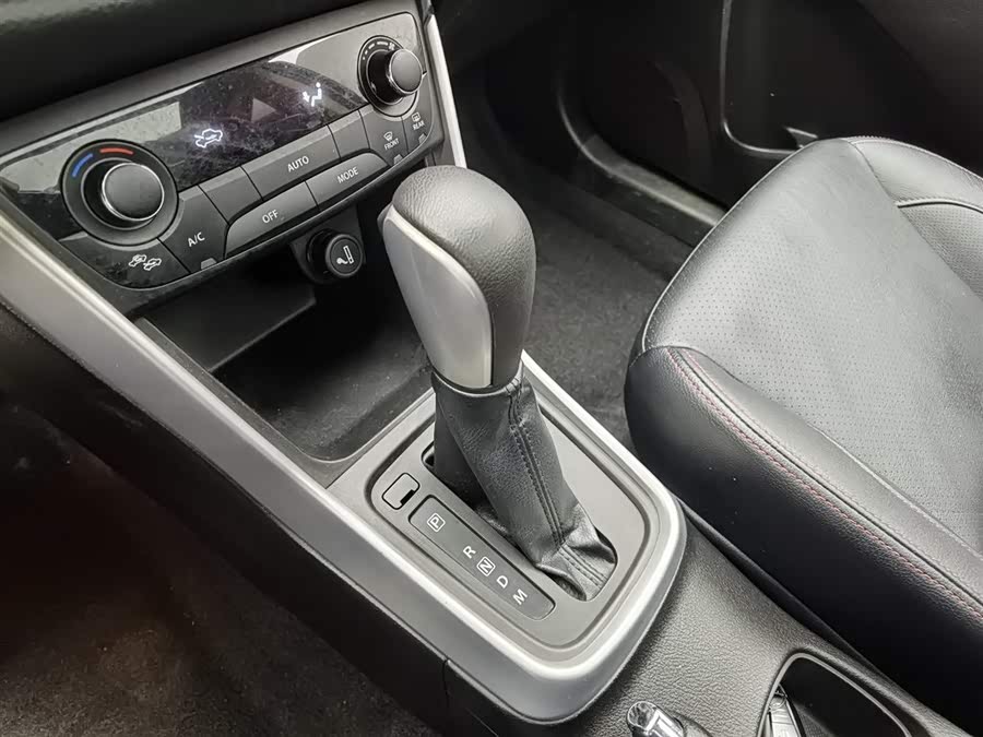 Suzuki S-Cross 2015 صورة سيارة #14