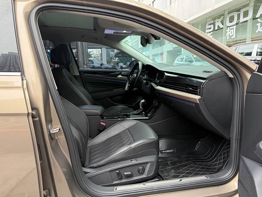 Volkswagen Passat 2018 car image #14