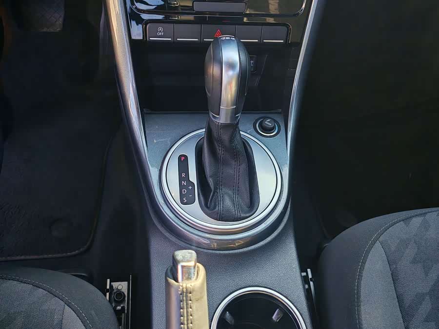 Volkswagen Beetle 2017 изображение автомобиля #14