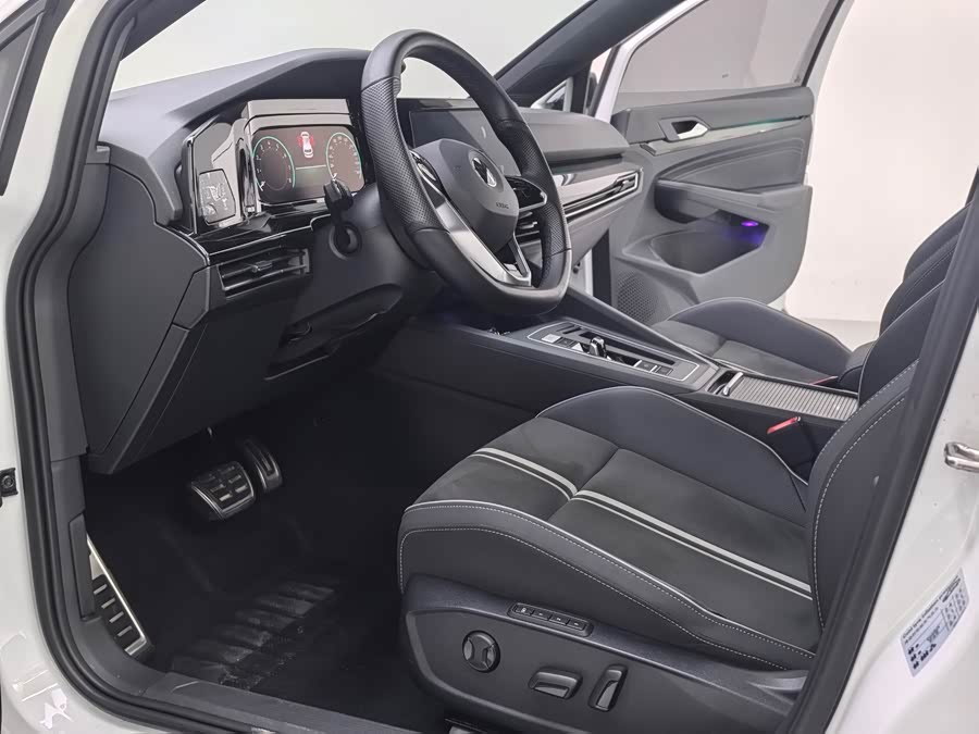 Volkswagen Golf 2021 car image #14