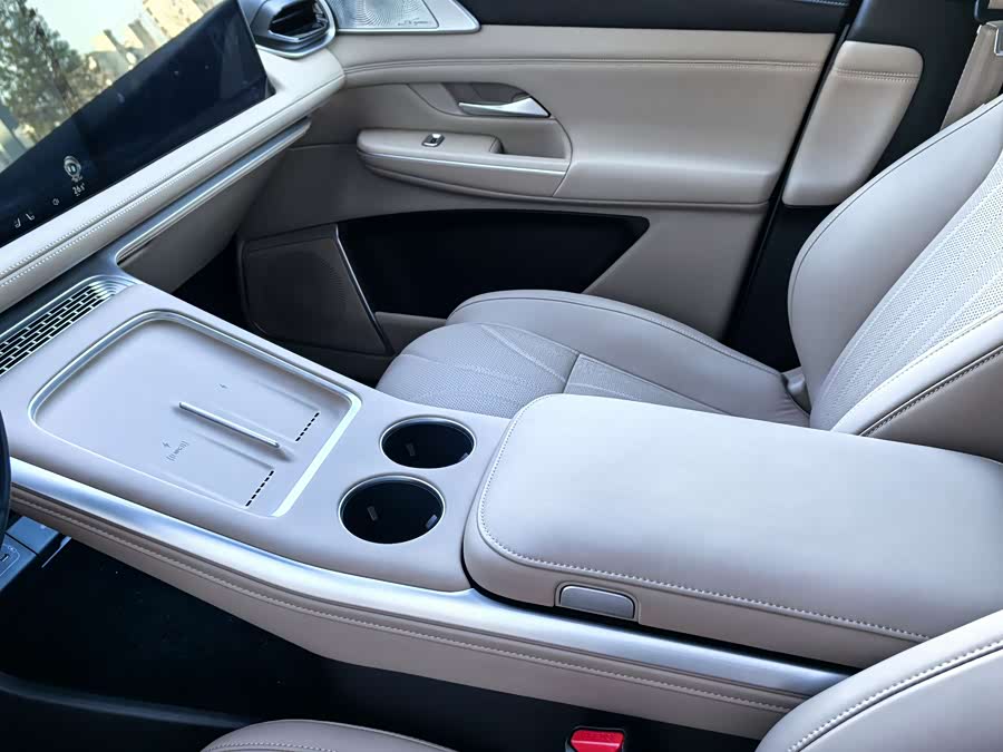 Xpeng G9 2025 صورة سيارة #14