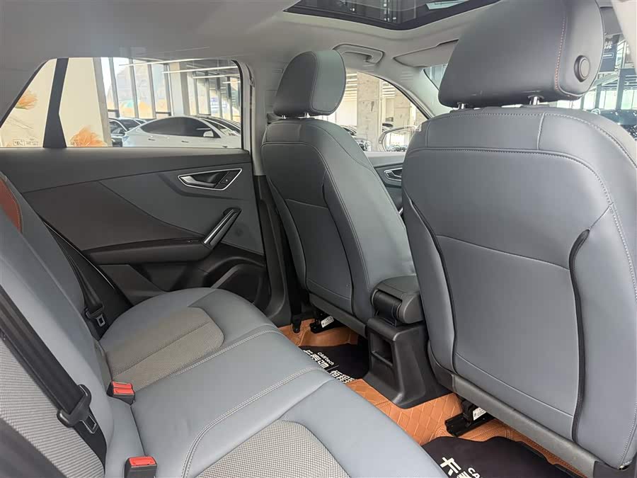 Audi Q2L 2020 car image #14