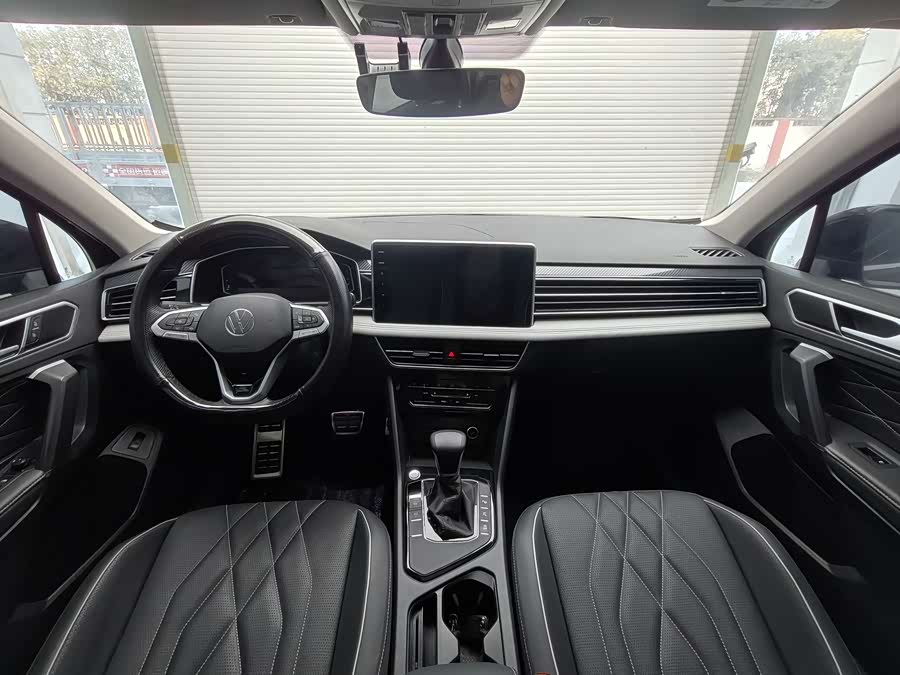 Volkswagen Tiguan L 2024 car image #14