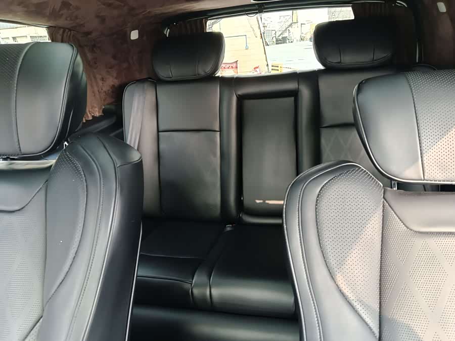 Mercedes-Benz V Class 2018 car image #14