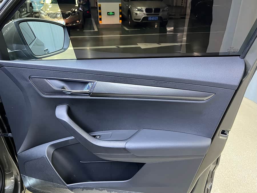 Skoda Karoq 2019 car image #14