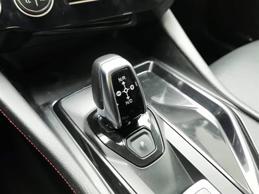Lynk & Co 02 2018 car image #14