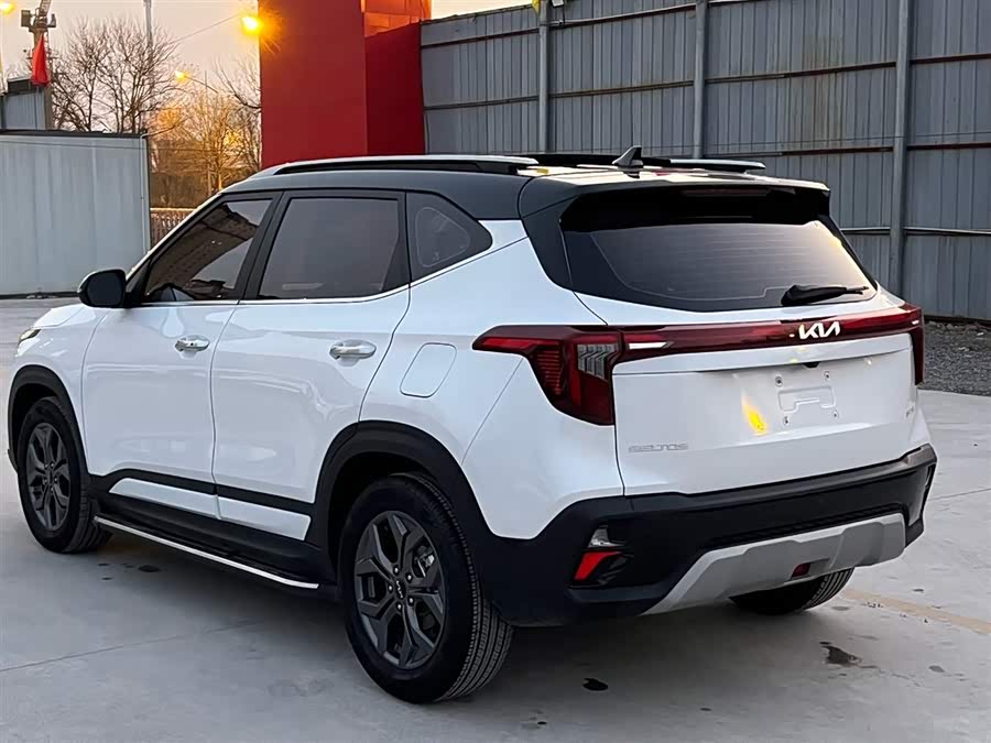 Kia Seltos 2023 imagen de coche #14