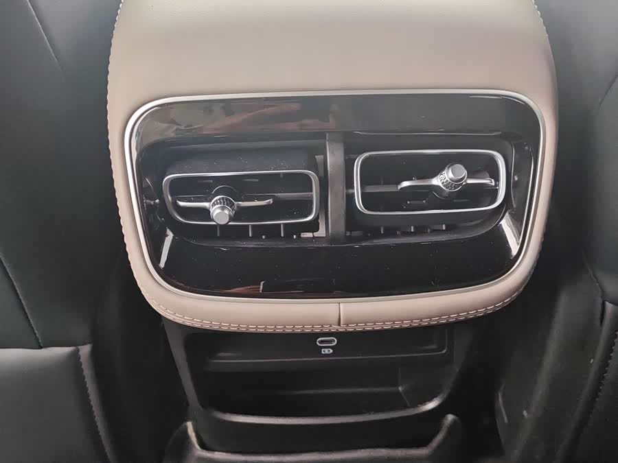 GEELY Boyue L 2025 car image #14