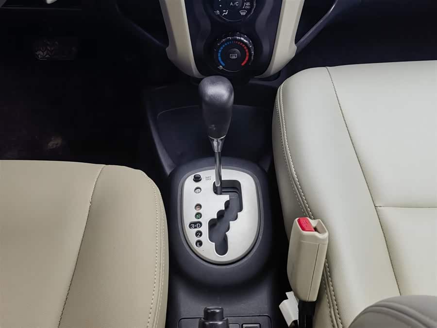 Toyota Yaris 2013 car image #14