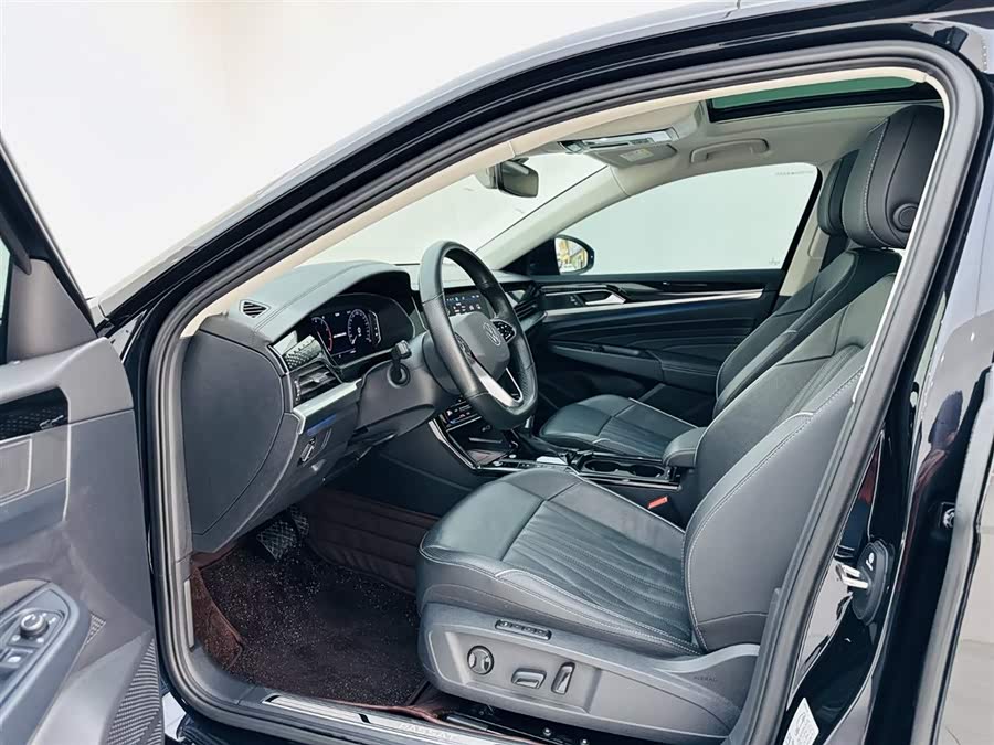 Volkswagen Passat 2023 صورة سيارة #14