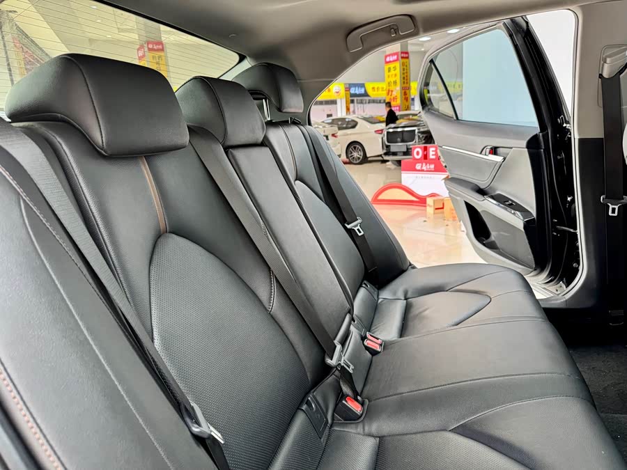 Toyota Camry 2023 car image #14