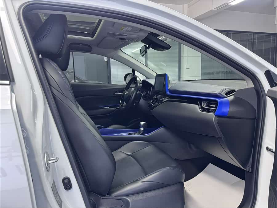 Toyota C-HR 2021 car image #14