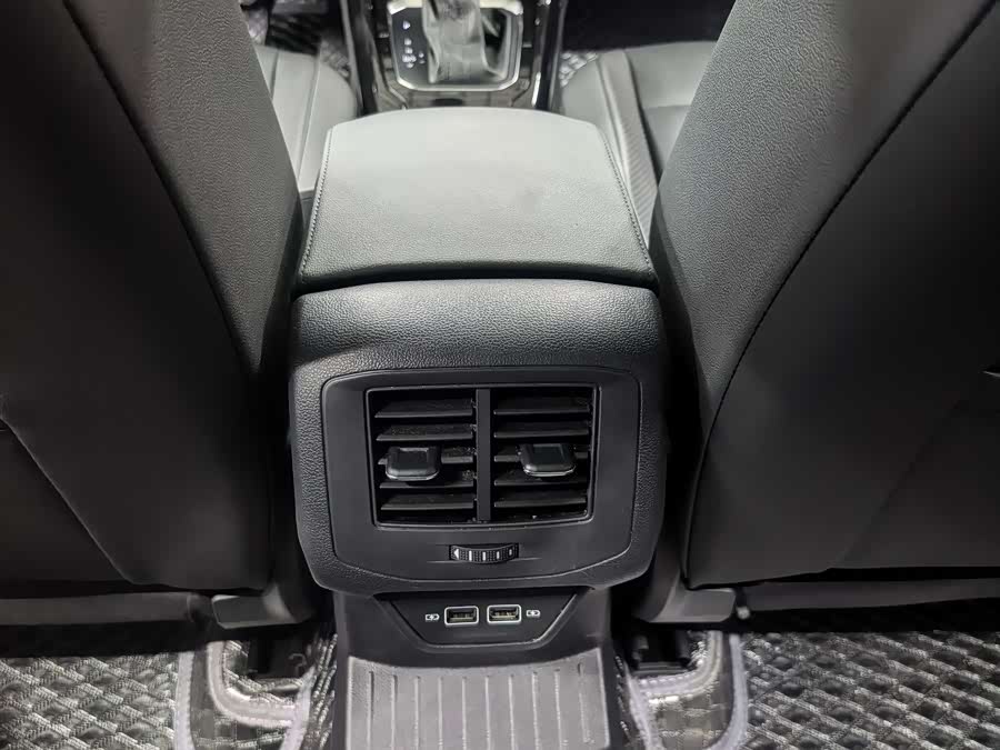 Volkswagen T-Roc 2022 car image #14