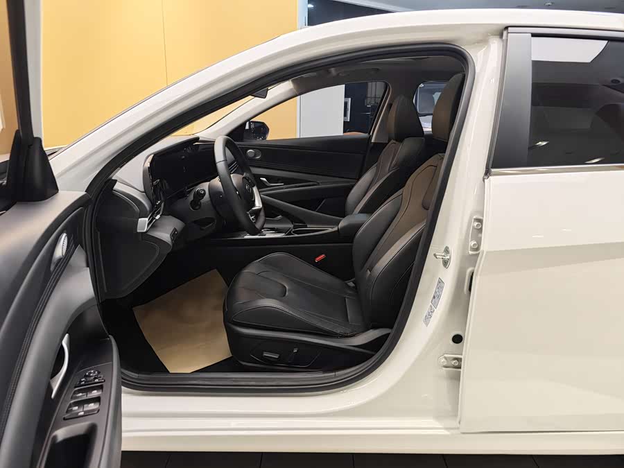 Hyundai Elantra 2023 immagine di auto #14