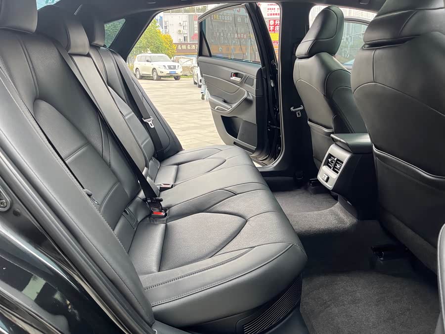 Toyota Avalon 2023 car image #14