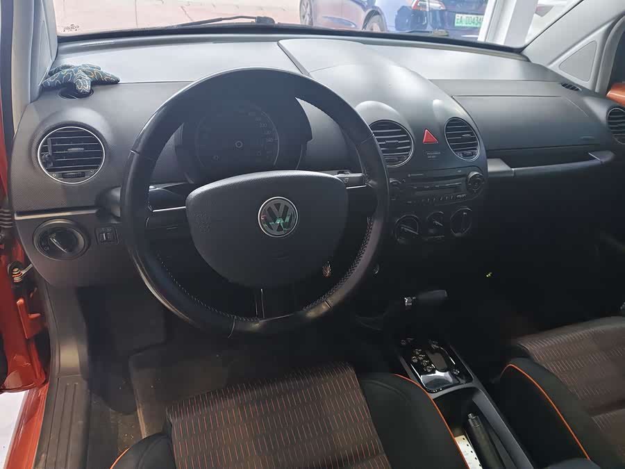 Volkswagen Beetle 2011 изображение автомобиля #14