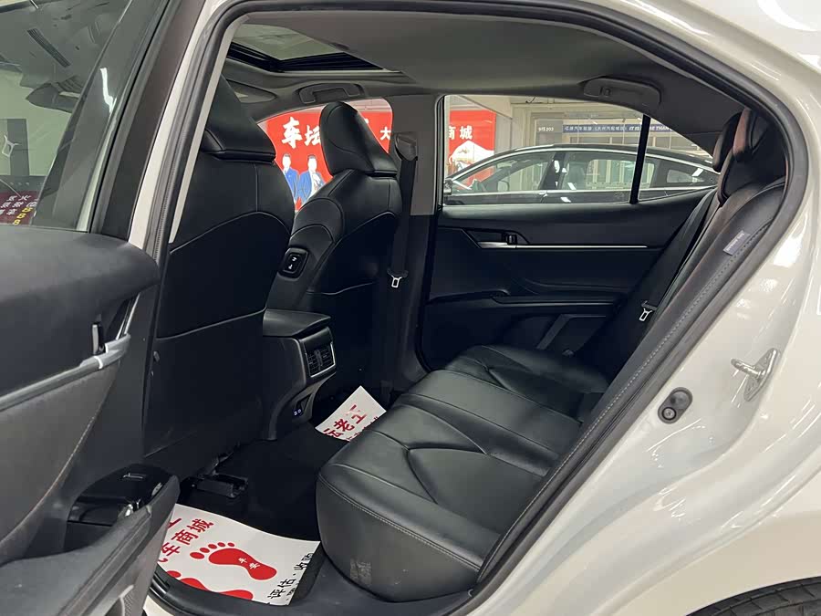 Toyota Camry 2023 car image #14