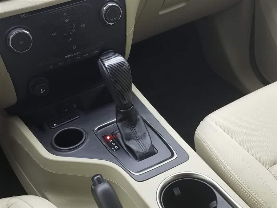 Ford Everest 2018 car image #14