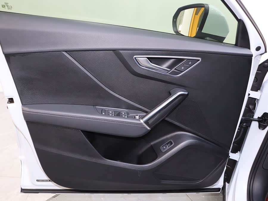 Audi Q2L 2022 car image #14