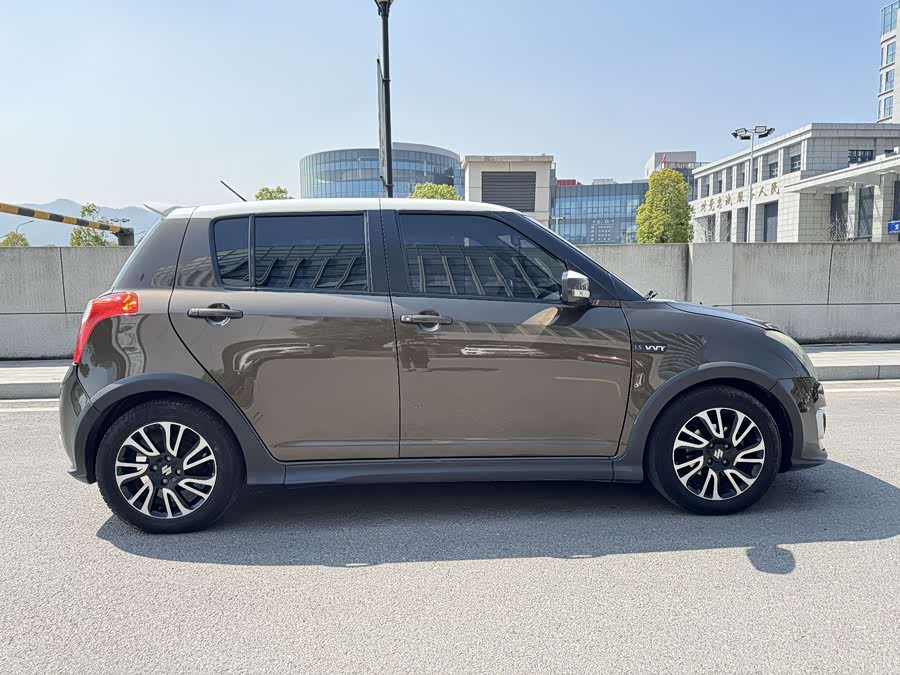 Suzuki Swift 2015 car image #14