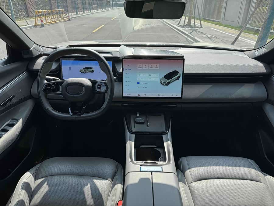 Lynk & Co 08 EM-P 2023 car image #14