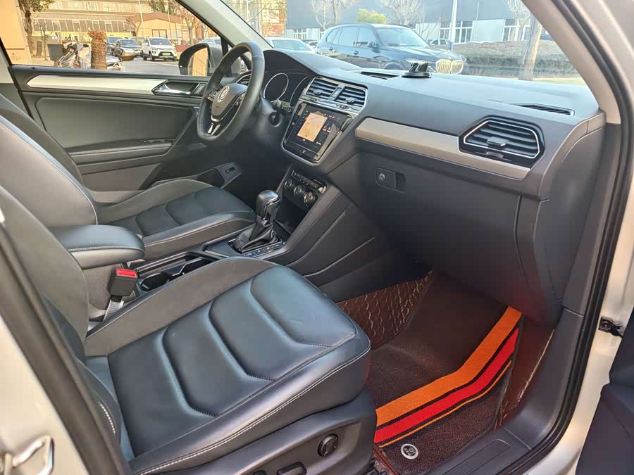 Volkswagen Tiguan L 2019 изображение автомобиля #14