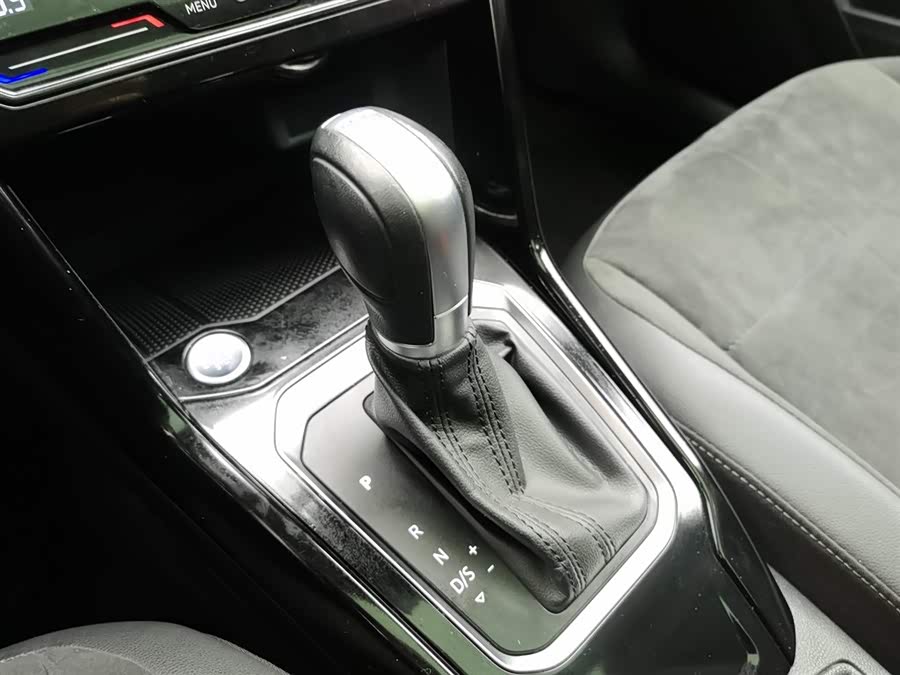 Volkswagen T-Roc 2020 car image #14