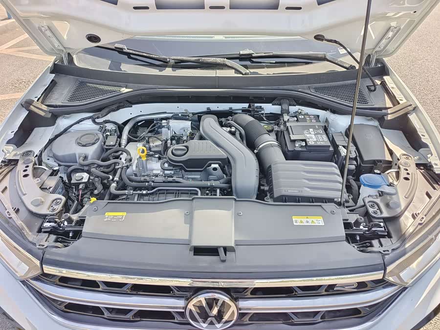 Volkswagen T-Roc 2026 car image #14
