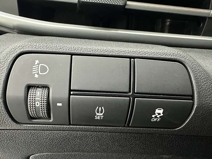 Hyundai Elantra 2023 immagine di auto #14