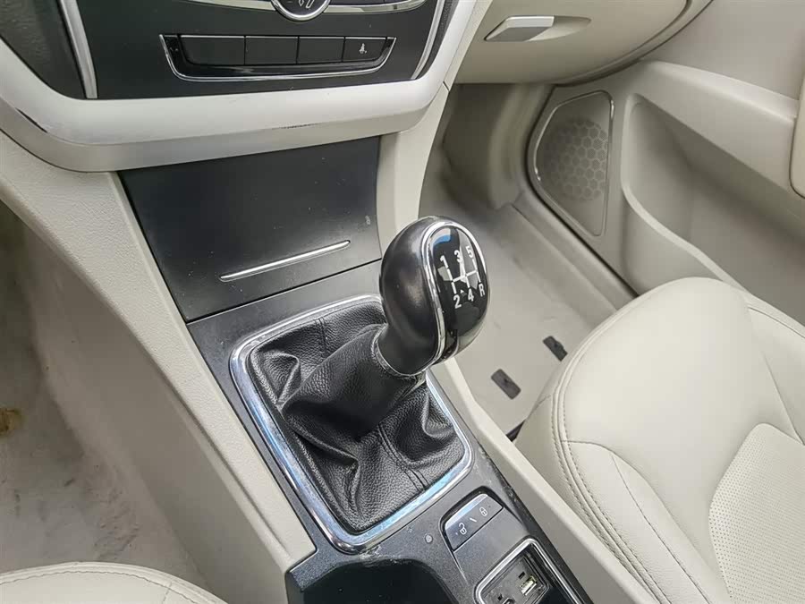 GEELY Emgrand 2015 car image #14