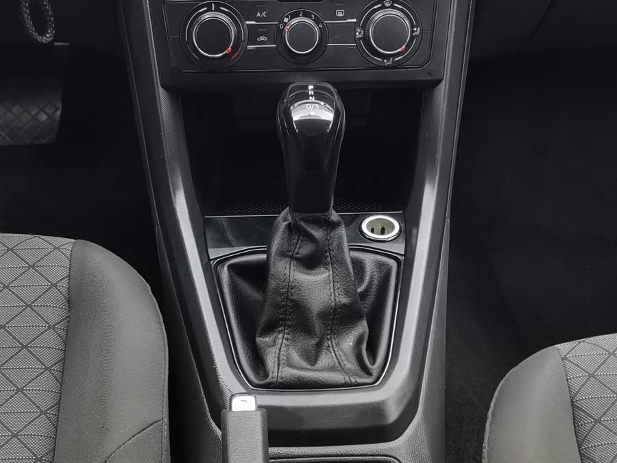 Volkswagen T-Cross 2019 immagine di auto #14