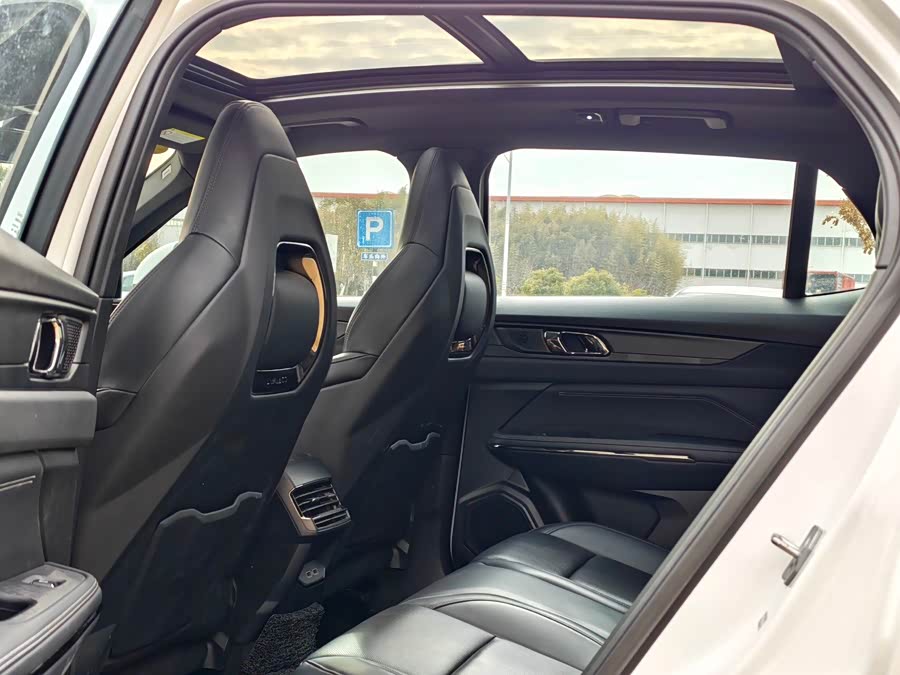 Lynk & Co 01 EM-P 2023 car image #14